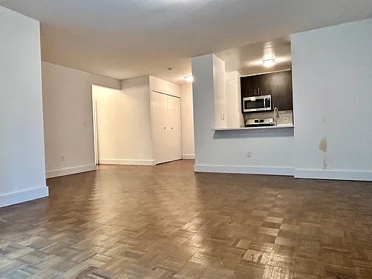 Rented by LL Real Estate Services | media 10