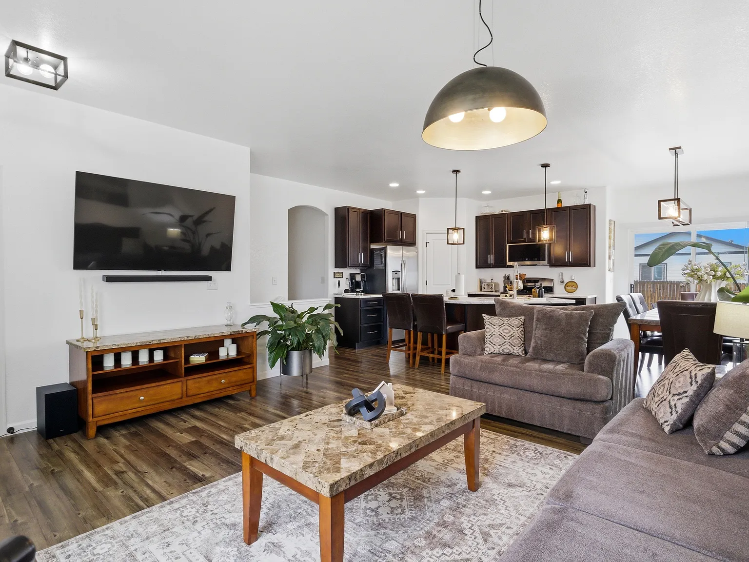 3 bed, 2071 sqft, $2,550 — Photo 3