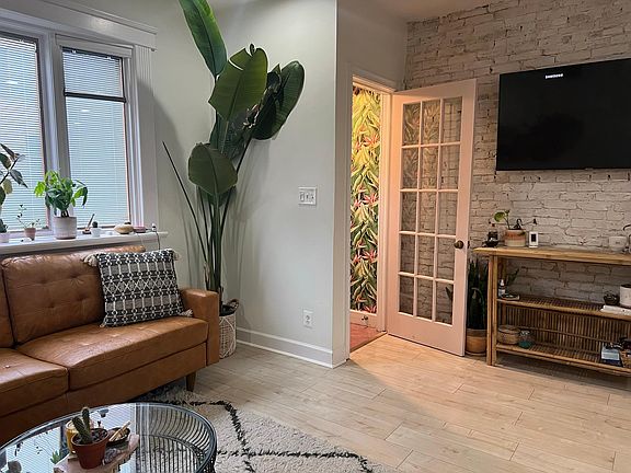 5th image of 2645 E Monmouth St