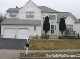 9 Alexis Ln, Edison, NJ 08820