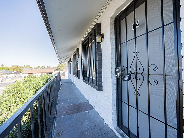 1703 W Mountain View Rd — Photo 14