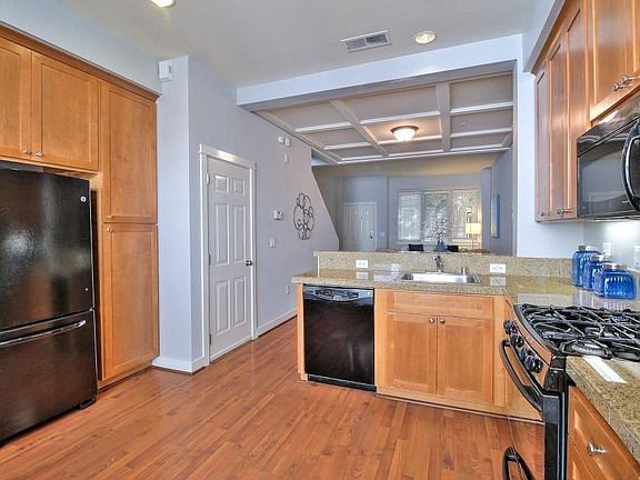 Gourmet kitchen