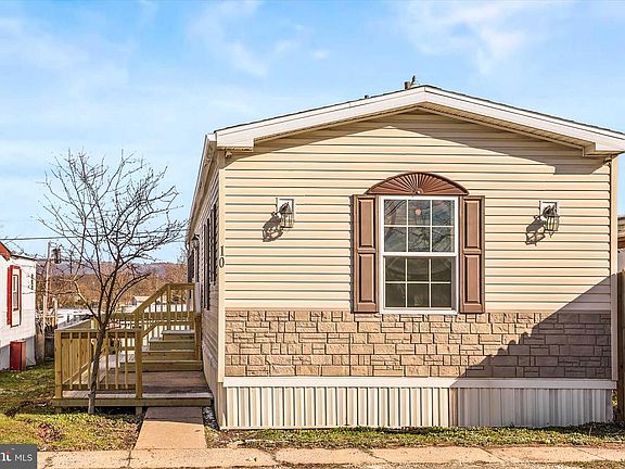 2nd image of 10 Ridgeview Park