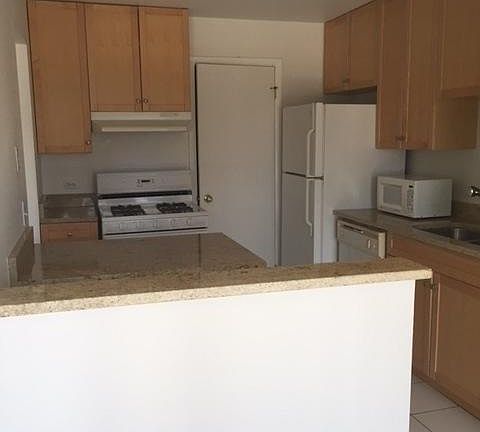 3rd image of 456 Thornhill Ln APT C1