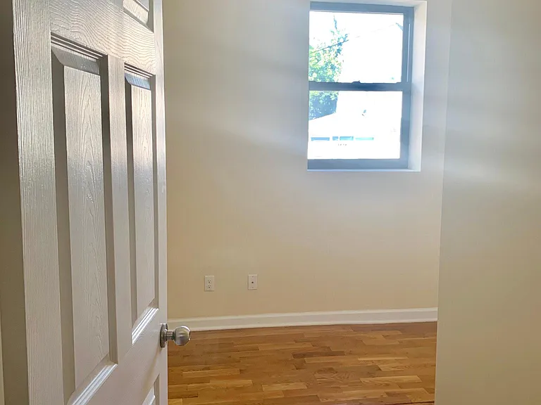 6 Longfellow Ave #B1 — photo 4 of 6