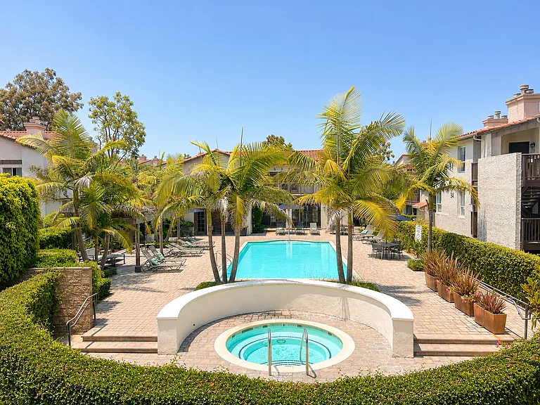 50 Corniche Dr #G — Photo 1
