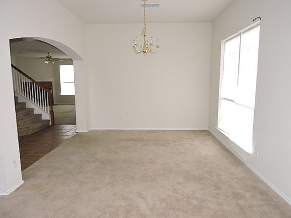 4th image of 812 Caraway Ln