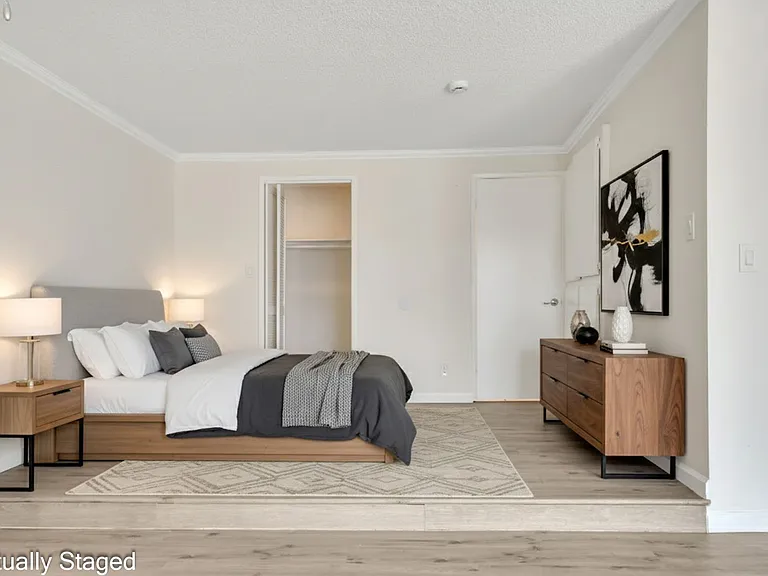 Orange Apartments — Photo 38