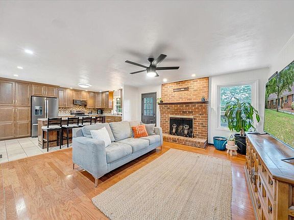 4th image of 2703 Forest Oak Dr