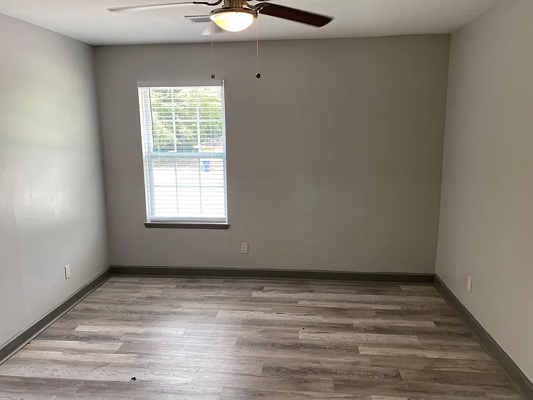 1214 Old Covington Hwy SE — Photo 5