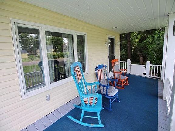 3rd image of 174 E Terrace Ave