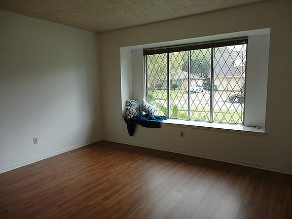 3rd image of 10307 Kirkdale Dr