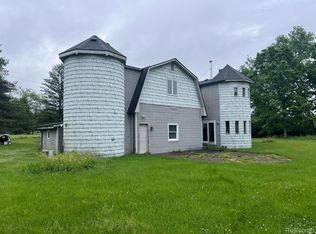 2651 Fenton Rd, Hartland, MI 48353