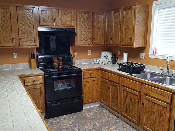 5th image of 124 Roberta Dr