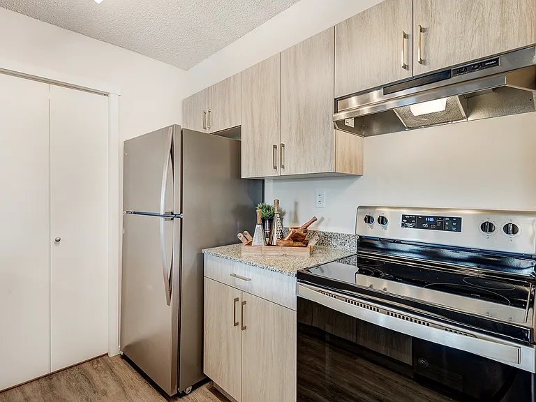 905 Evanston Dr NW — Photo 43