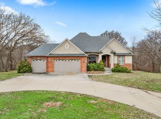 29121 Apple Valley Rd, Sedalia, MO 65301