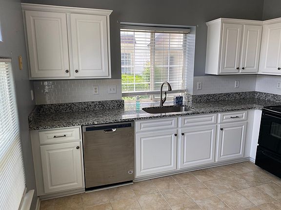 3rd image of 6221 Oakglen Dr