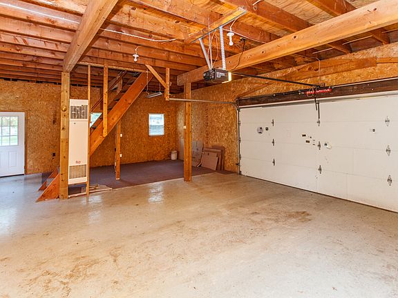 2nd image of 208 S East St