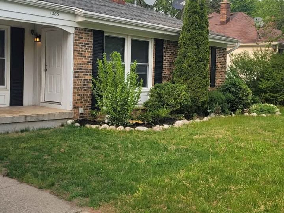 1st image of 1263-1265 Gentian Dr SE