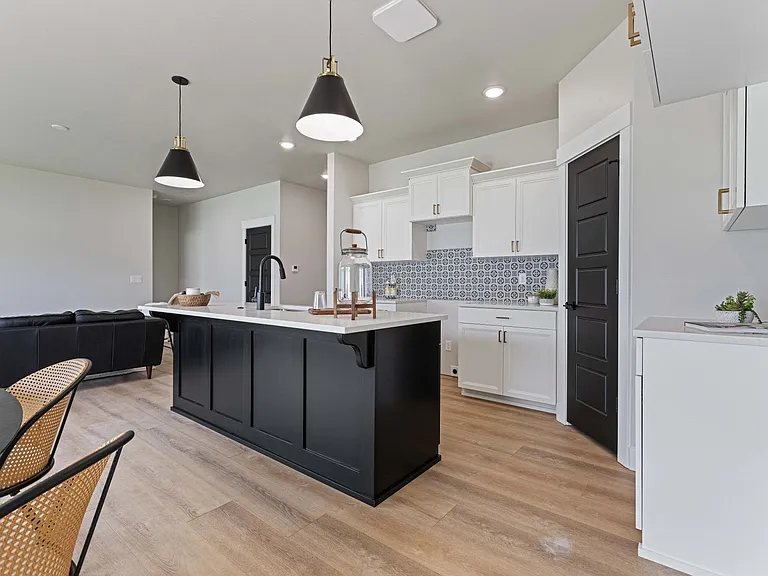 569 Idaho Ave — Photo 8