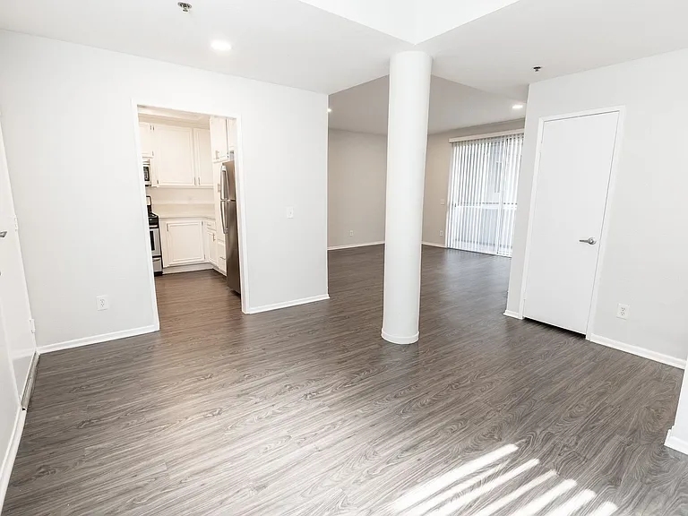 4532 Murietta Ave — Photo 23