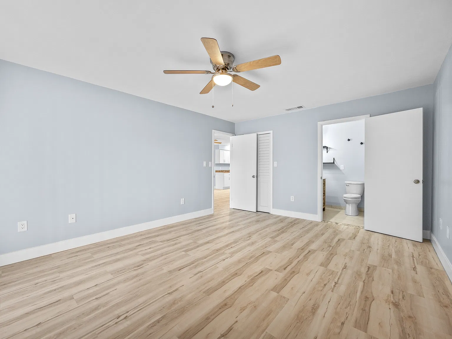 2 bed, 1050 sqft, $1,900 — Photo 3