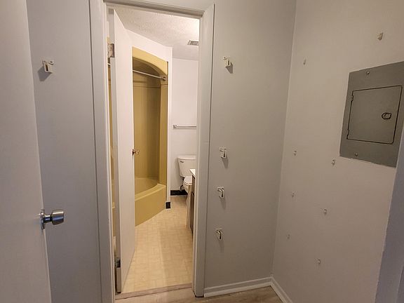 3rd image of 4008 W Erie Ave #O