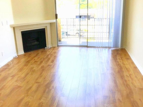 5th image of 22859 Del Valle St APT 207