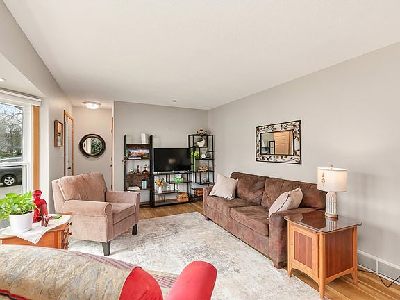 5th image of 4133 52nd St