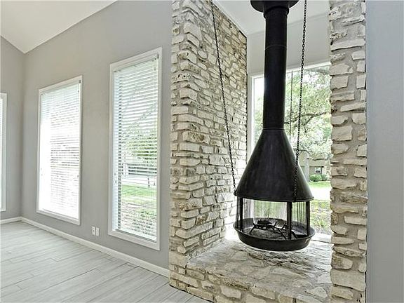 3rd image of 28 Stoney Creek Cv