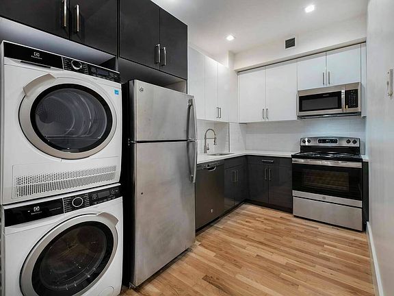 2nd image of 20 E 42nd St #4W