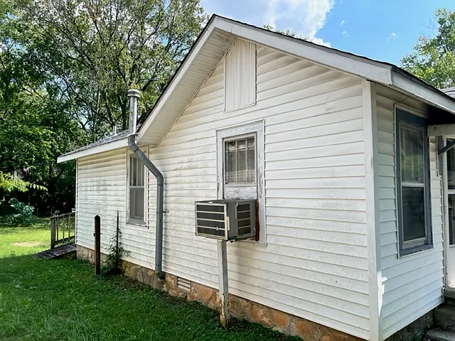 1612 Curd Dr — Photo 2