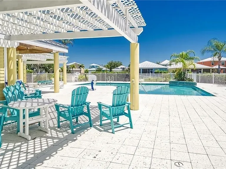 425 Bahama Grande Blvd — Photo 43