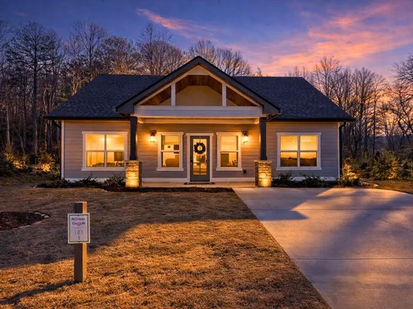 61 McTyeire Dr, Young Harris, GA 30582