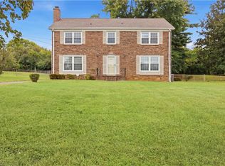 3205 Crestview Dr, High Point, NC 27260
