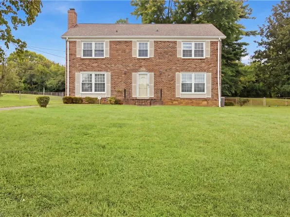 3205 Crestview Dr, High Point, NC 27260