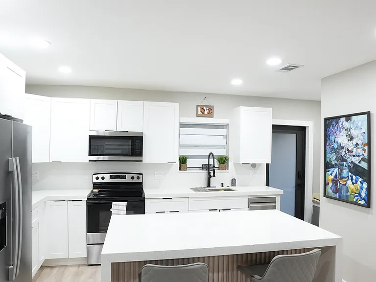 331 W 40th Pl — Photo 17
