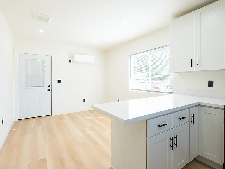 11009 Reseda Blvd — Photo 6