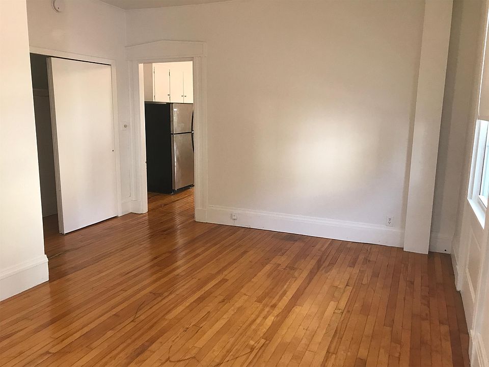 2nd image of 962 Middle St APT 2