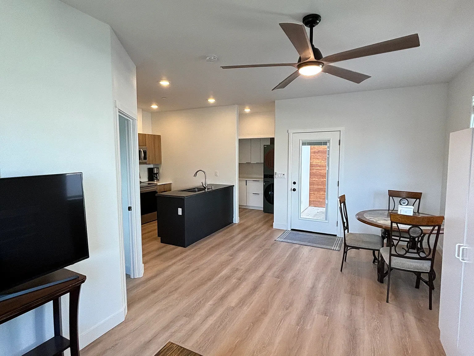 1 bed, 550 sqft, $1,200 — Photo 4