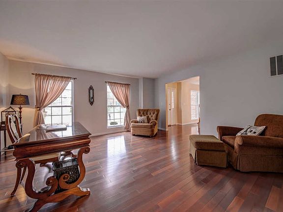 4th image of 10293 Hempsteade Dr