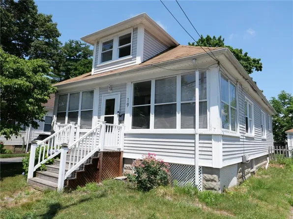 19 Dryden Blvd, Warwick, RI 02888