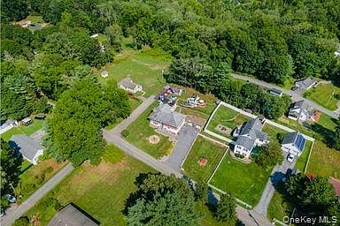 2nd image of 38 W Taconic Rd