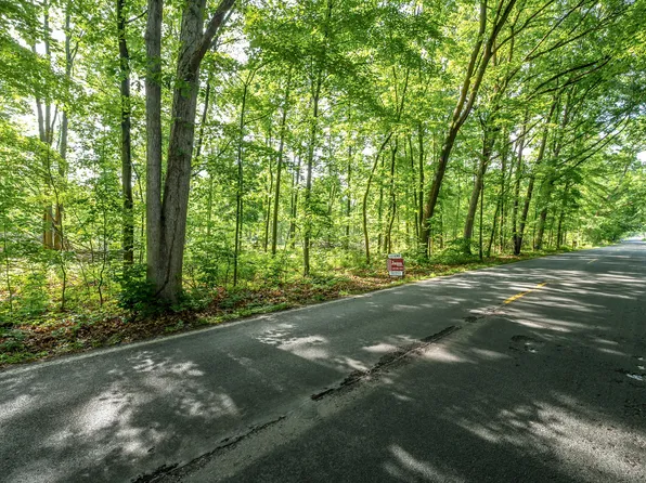 10703 E Shore Dr, Portage, MI 49002