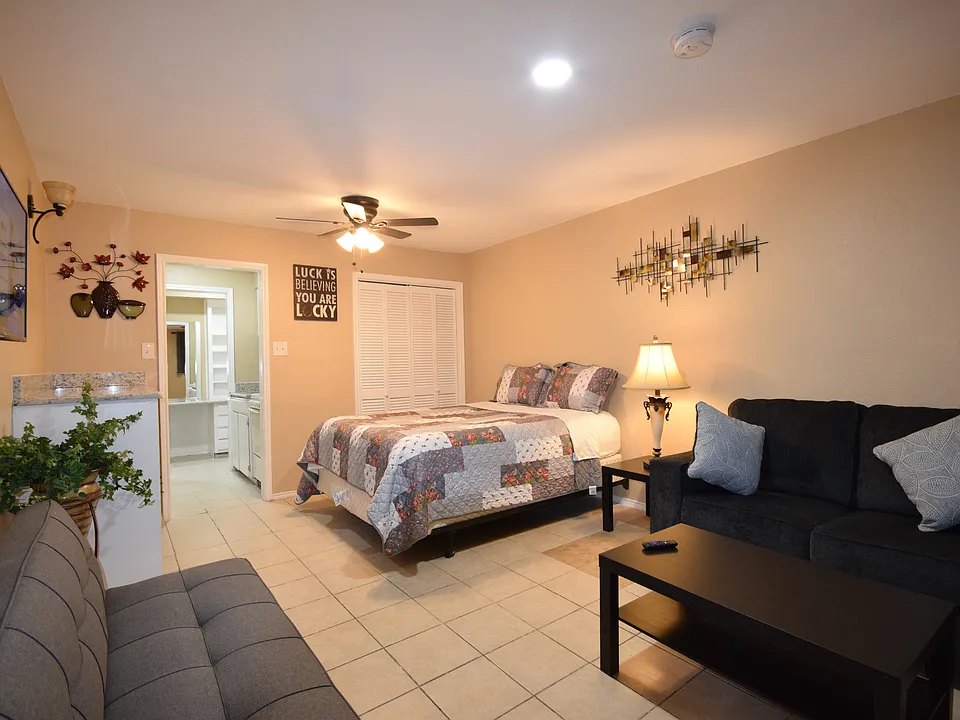201 Morgan Pl #103