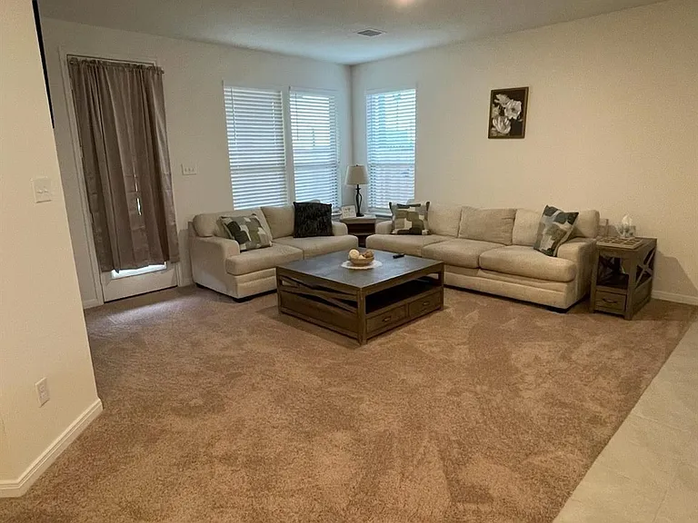 3019 Kastania Ln N — Photo 5
