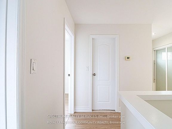 4th image of 15 Golding Ave
