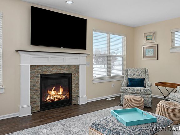 4th image of 530 Orchard Dr NE