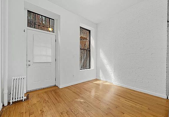 3rd image of 8 Saint Marks Pl APT 3A