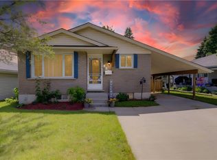 55 Southwood Dr, Kitchener, ON N2E 2E6
